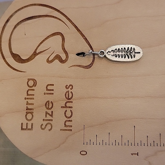 🔥LAST PAIR🔥 Dainty Pine Drop Earrings - Picture 5 of 7